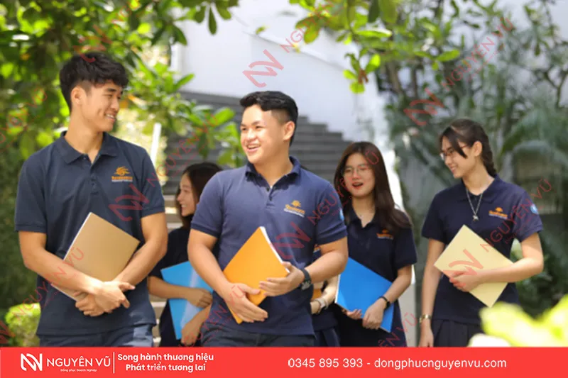 Áo đồng phục được sử dụng phổ biến trong công ty, trường học và ngành dịch vụ