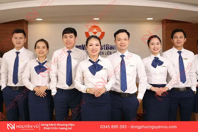 Áo sơ mi đồng phục tạo hình ảnh chỉnh chu và chuyên nghiệp cho doanh nghiệp