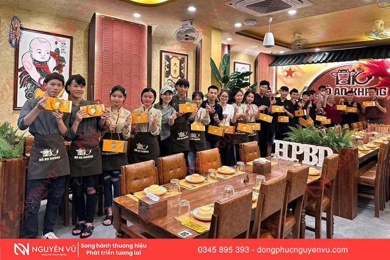 Đồng phục quán ăn giúp nhân viên phục vụ chuyên nghiệp