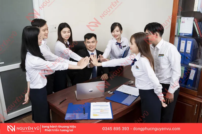 Đồng phục sơ mi tay dài lịch sự, chuyên nghiệp